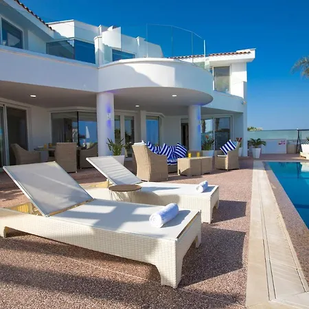 113 Villa *