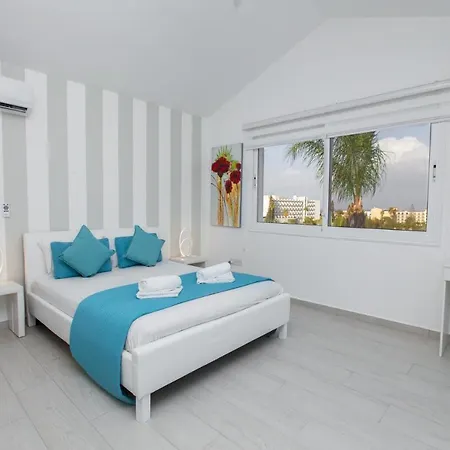 Villa 113 *